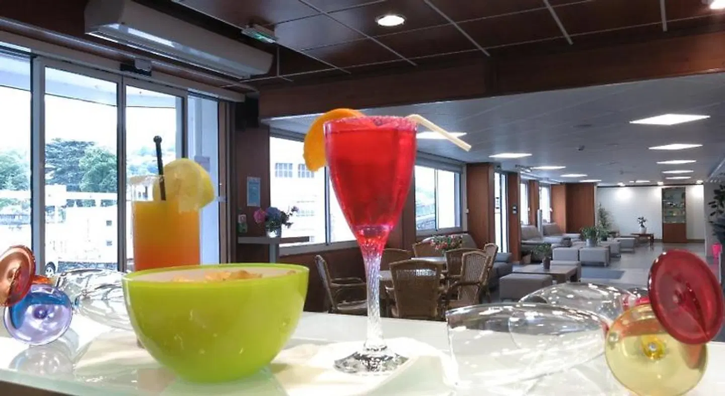 La Source Bar