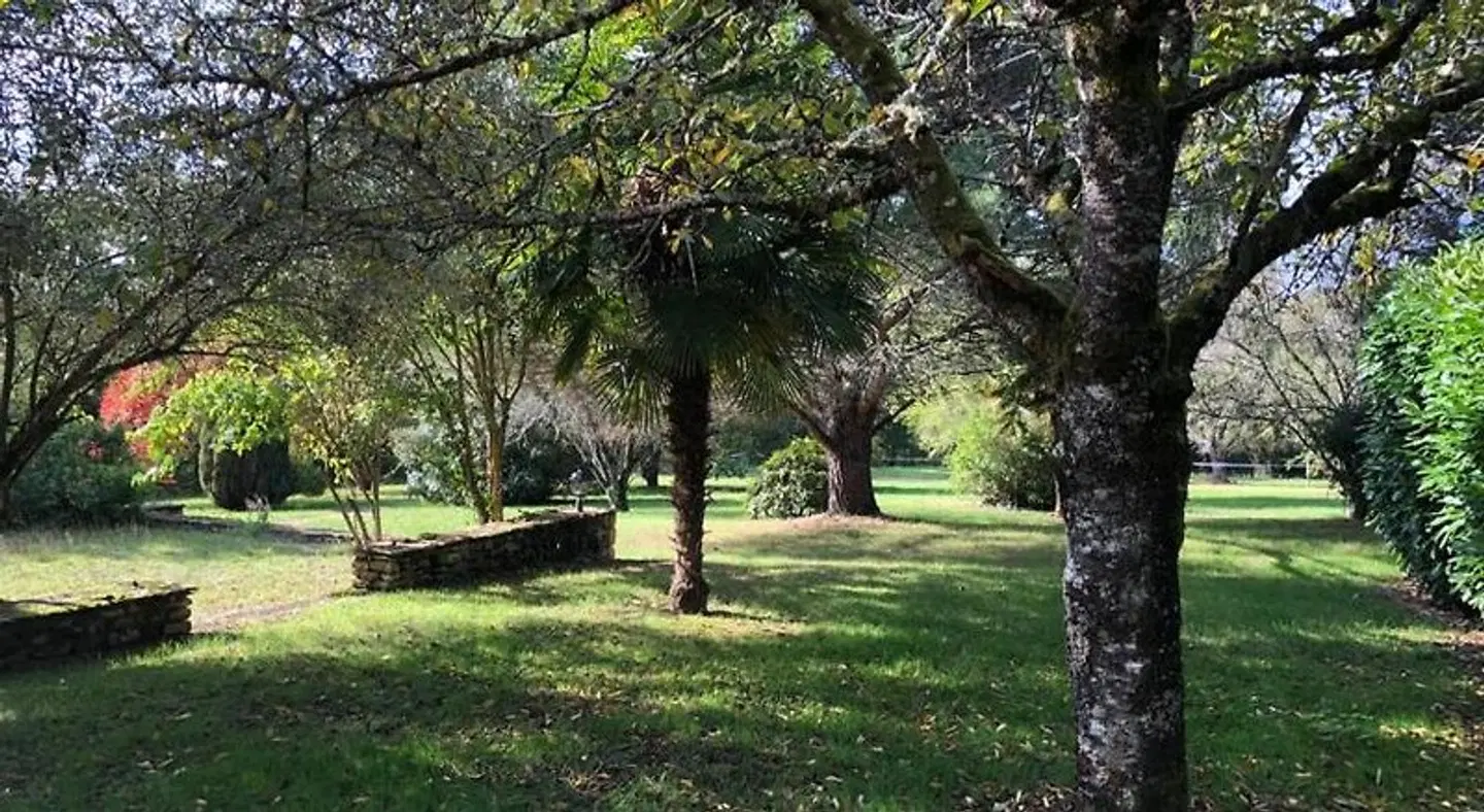 Le Domaine Aubazen Garten