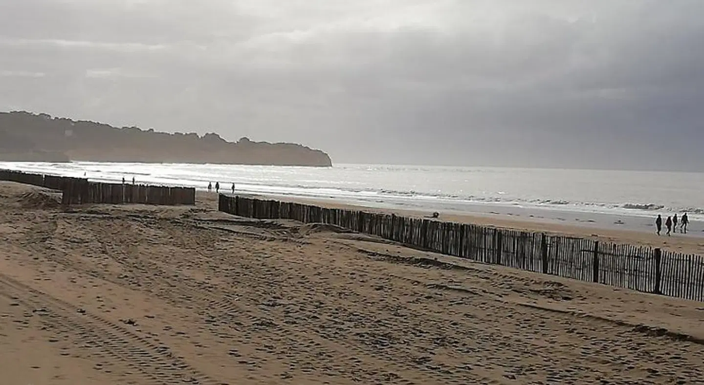 Château des Salles Strand