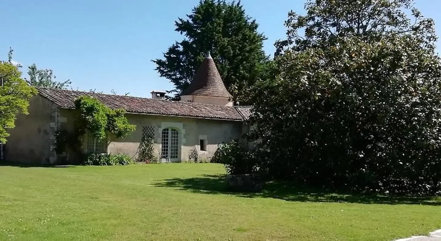 Château des Salles EXTERIOR