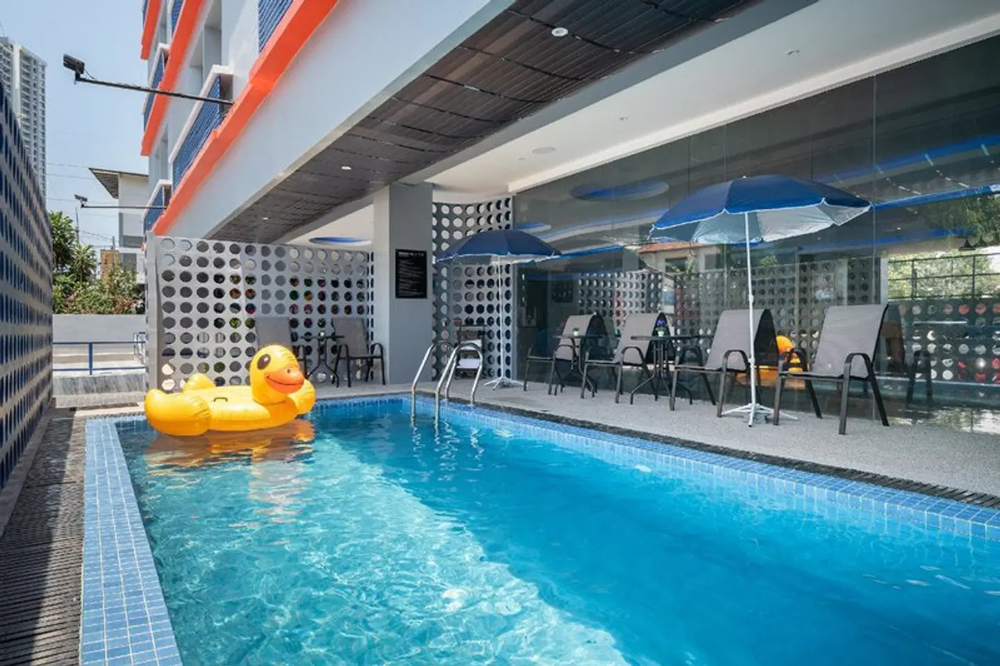T2 Adira Pattaya Hallenbad