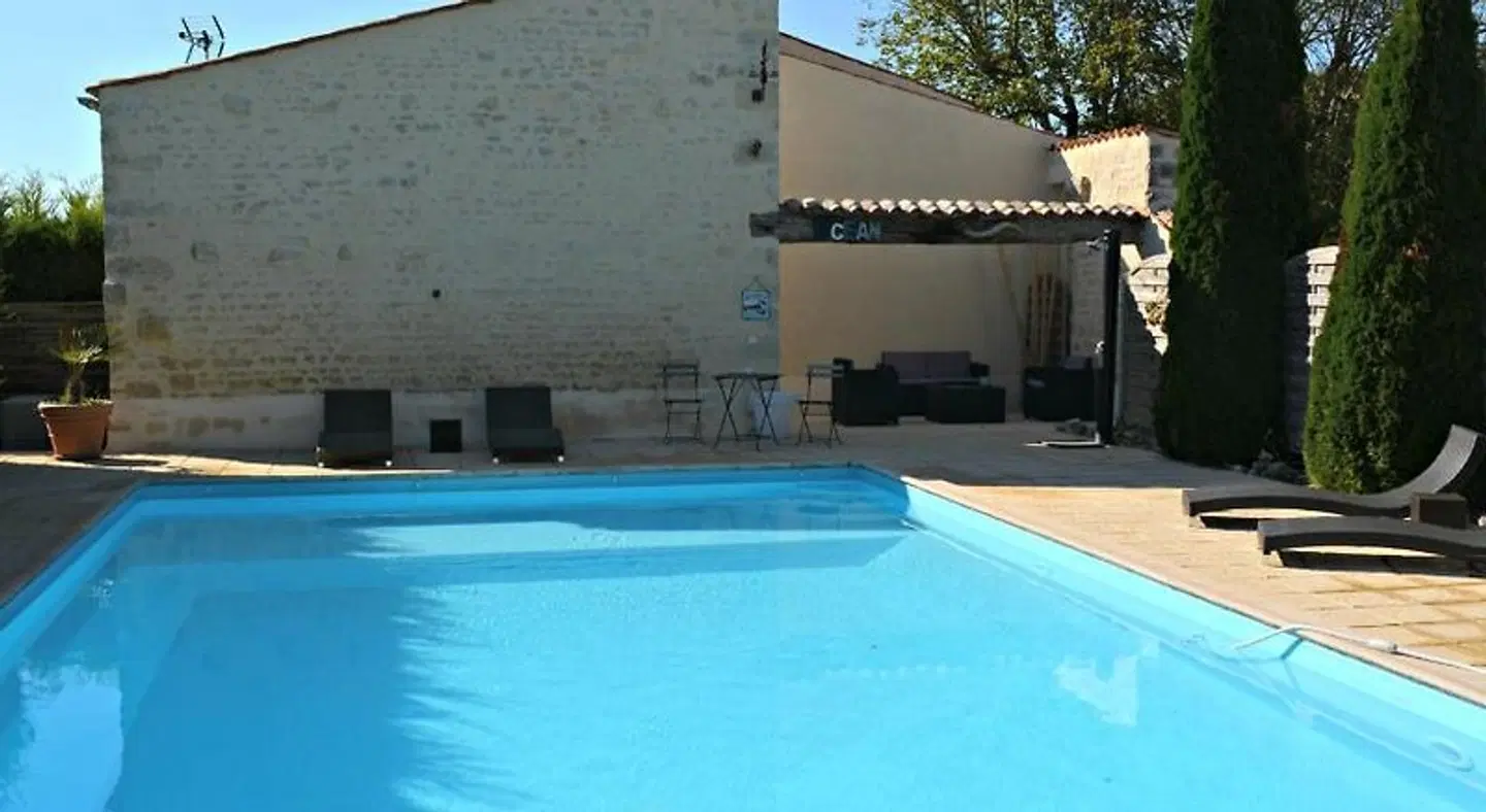 Aux 4 Cornes OUTDOOR_POOL