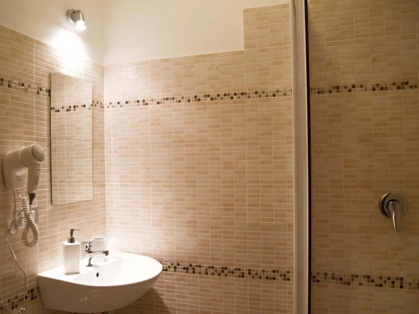 Mosaic Central Guest House Badezimmer