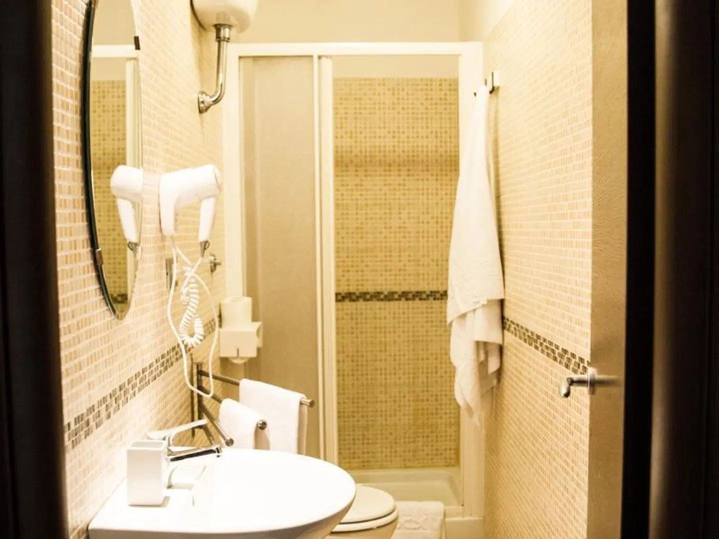 Mosaic Central Guest House Badezimmer