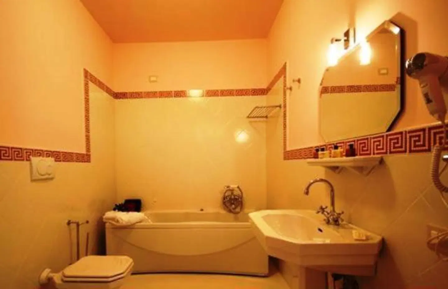 Palace Hotel Una Nuova Strada Badezimmer