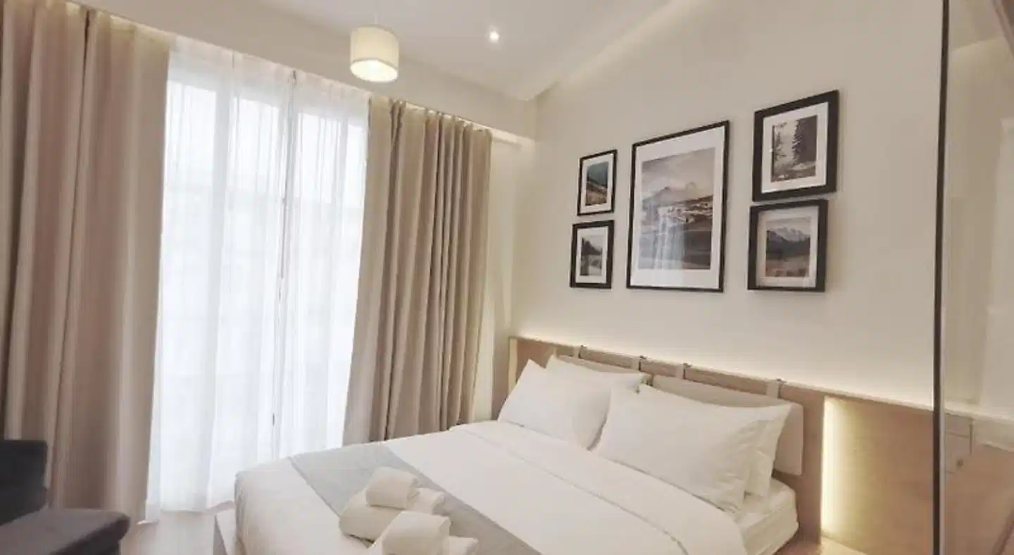 Double Bed Hotel Wohnbeispiel