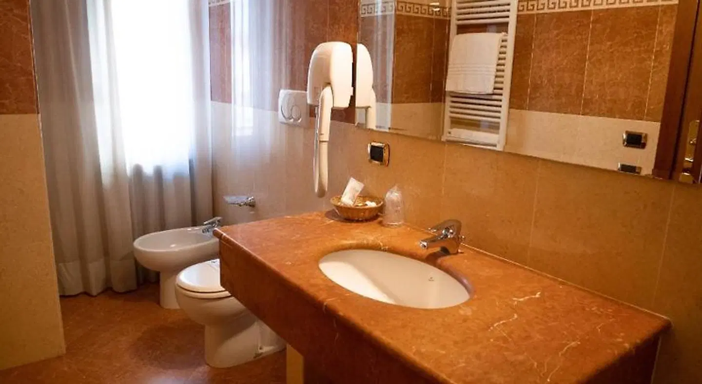 Dipendenza Hotel Londra Badezimmer