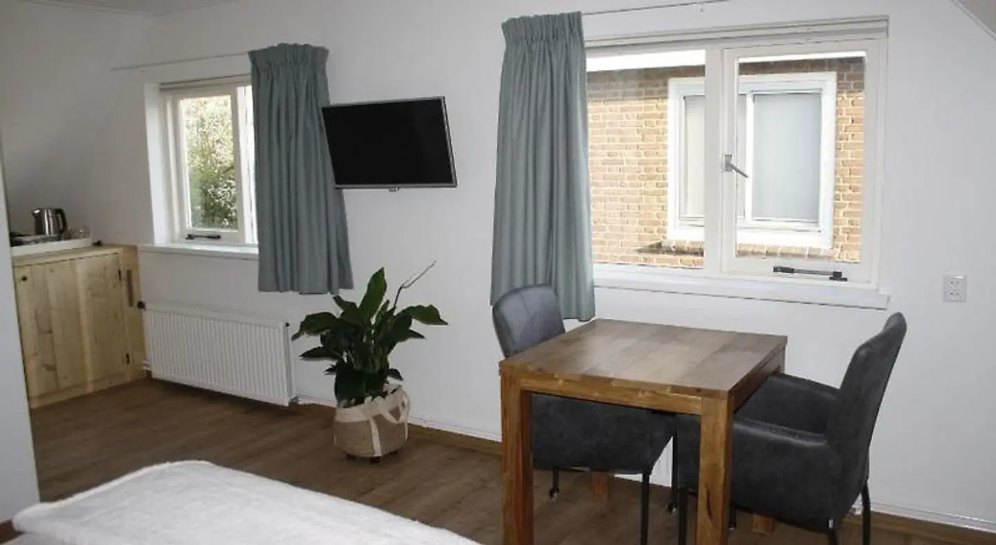 Hiltop ROOM_EXAMPLE