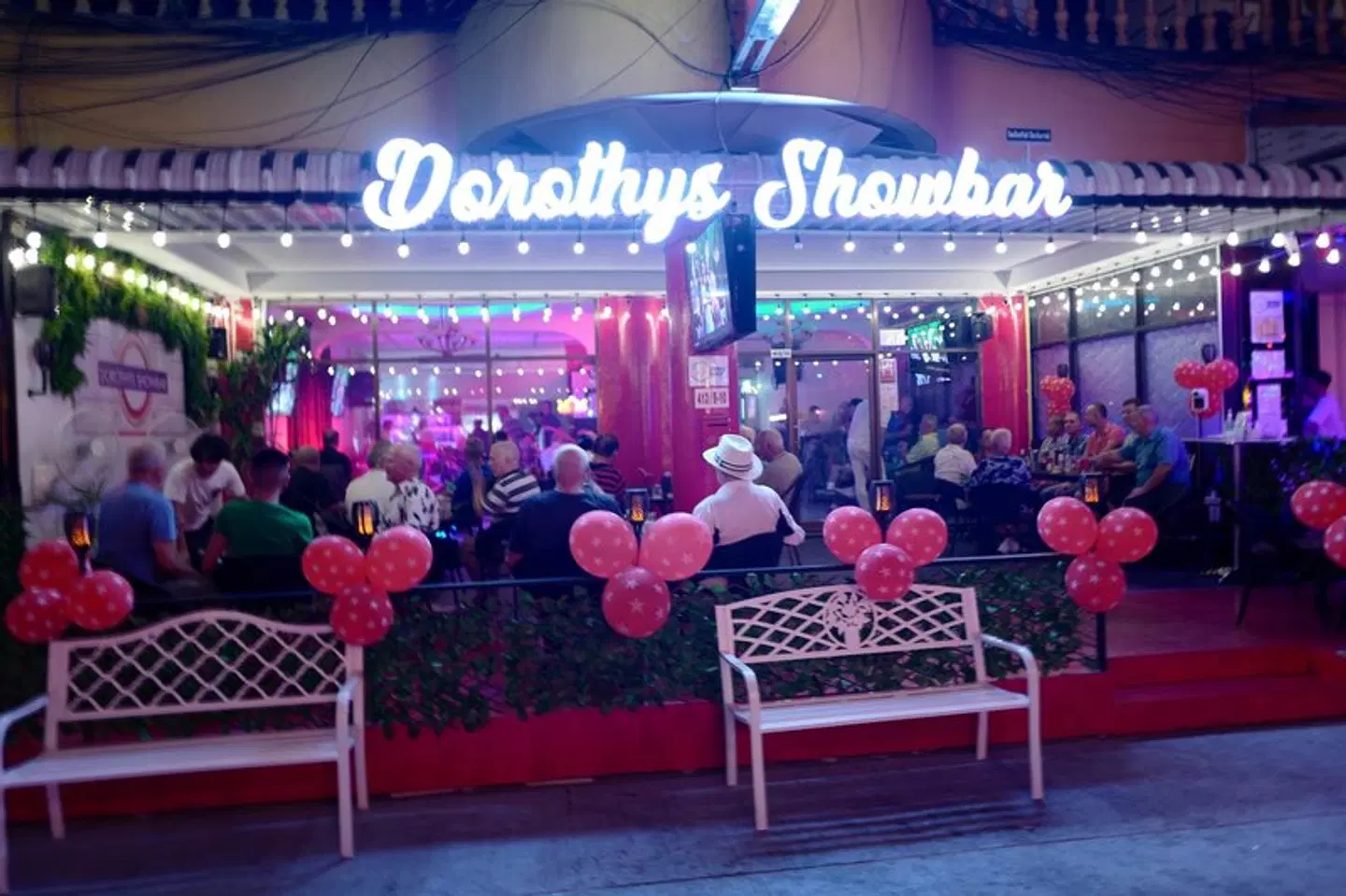 Dorothys Showbar Bar