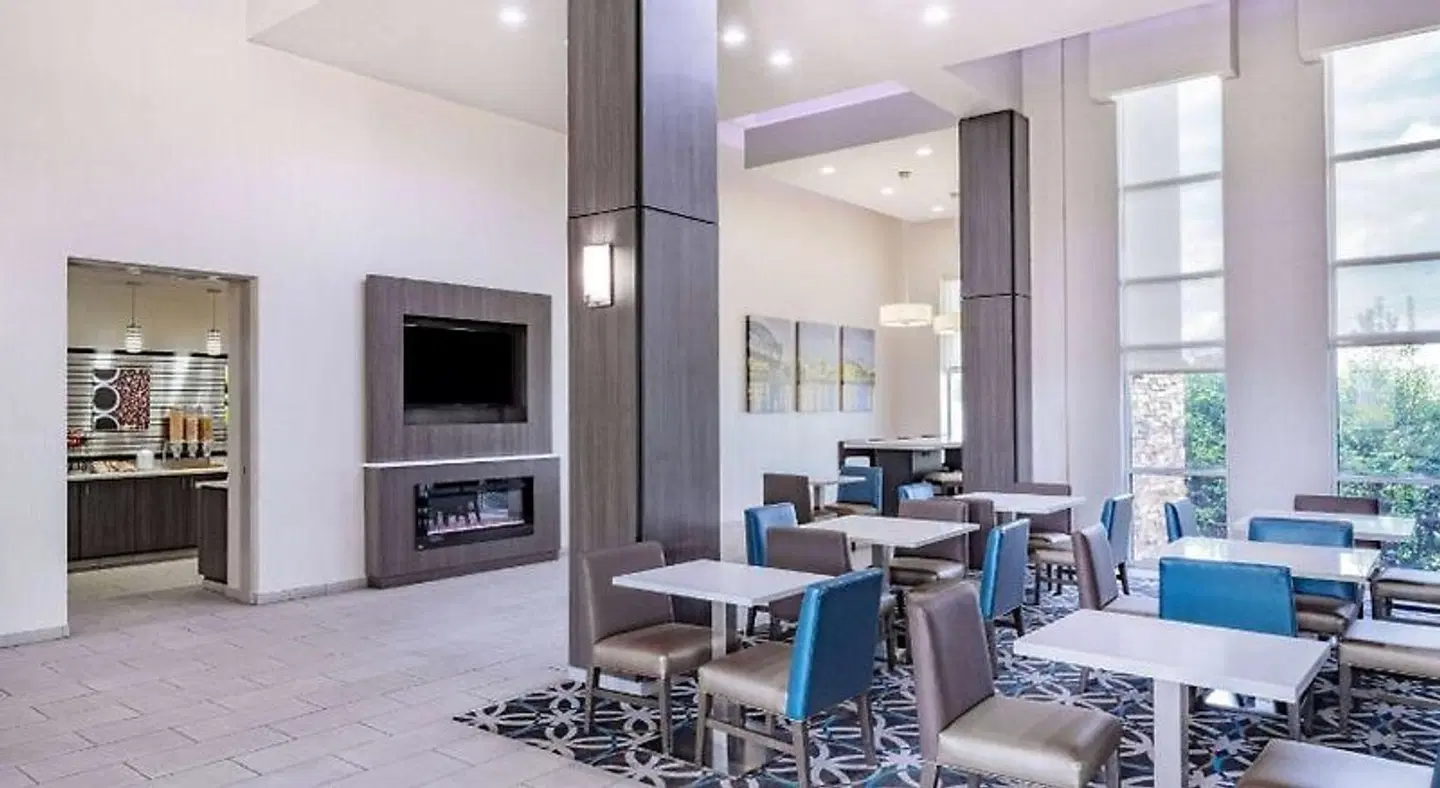 La Quinta Inn & Suites by Wyndham Chattanooga - East Ridge ROOM_EXAMPLE