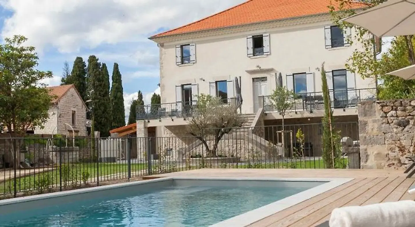 Clos Olivier de Serres OUTDOOR_POOL
