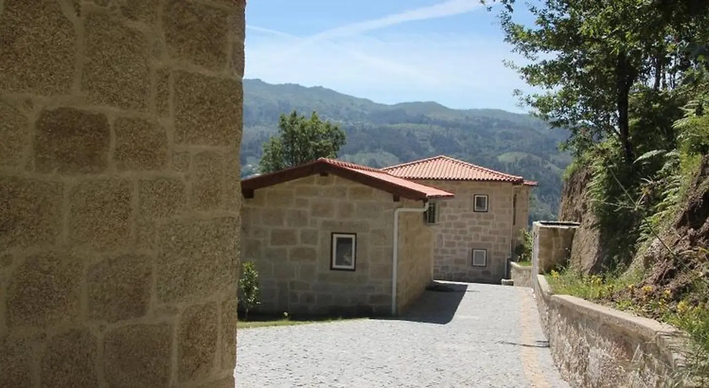 Encostas da Torre EXTERIOR