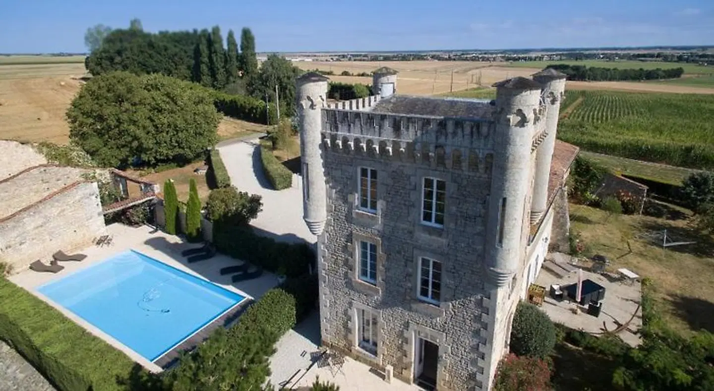 Aux 4 Cornes EXTERIOR