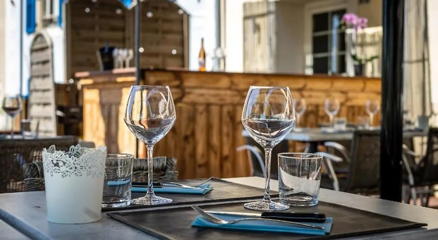 Le Champ De Mars Restaurant
