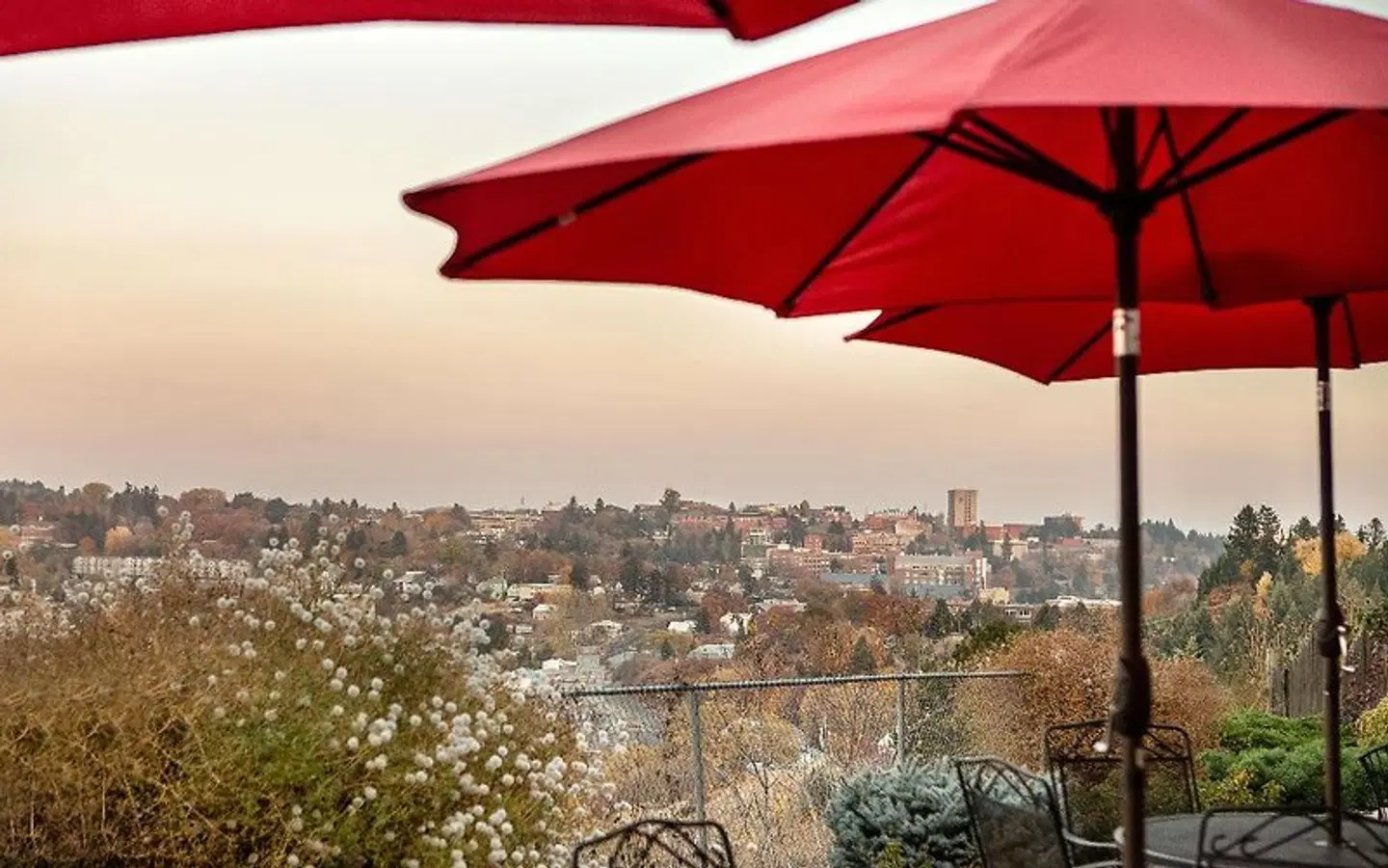 Coast Hilltop Inn LANDSCAPE