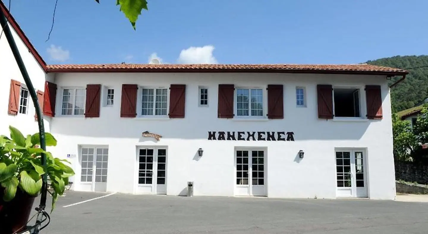 Manexenea EXTERIOR