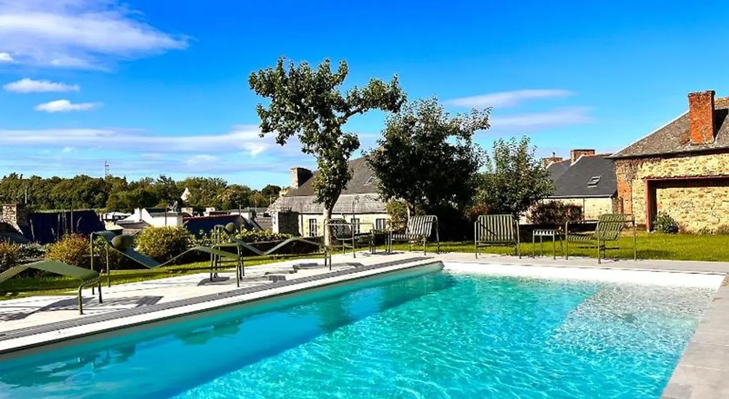 La Récréation OUTDOOR_POOL