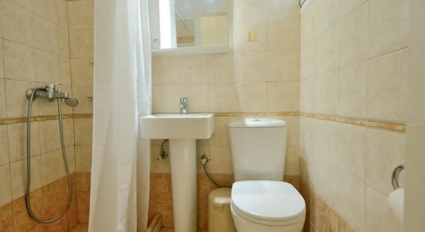 Lampis Studios Badezimmer