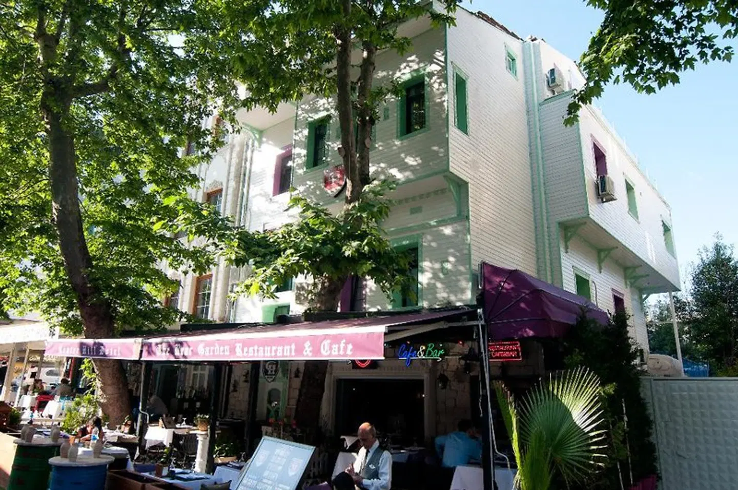 Center Hill Hotel EXTERIOR