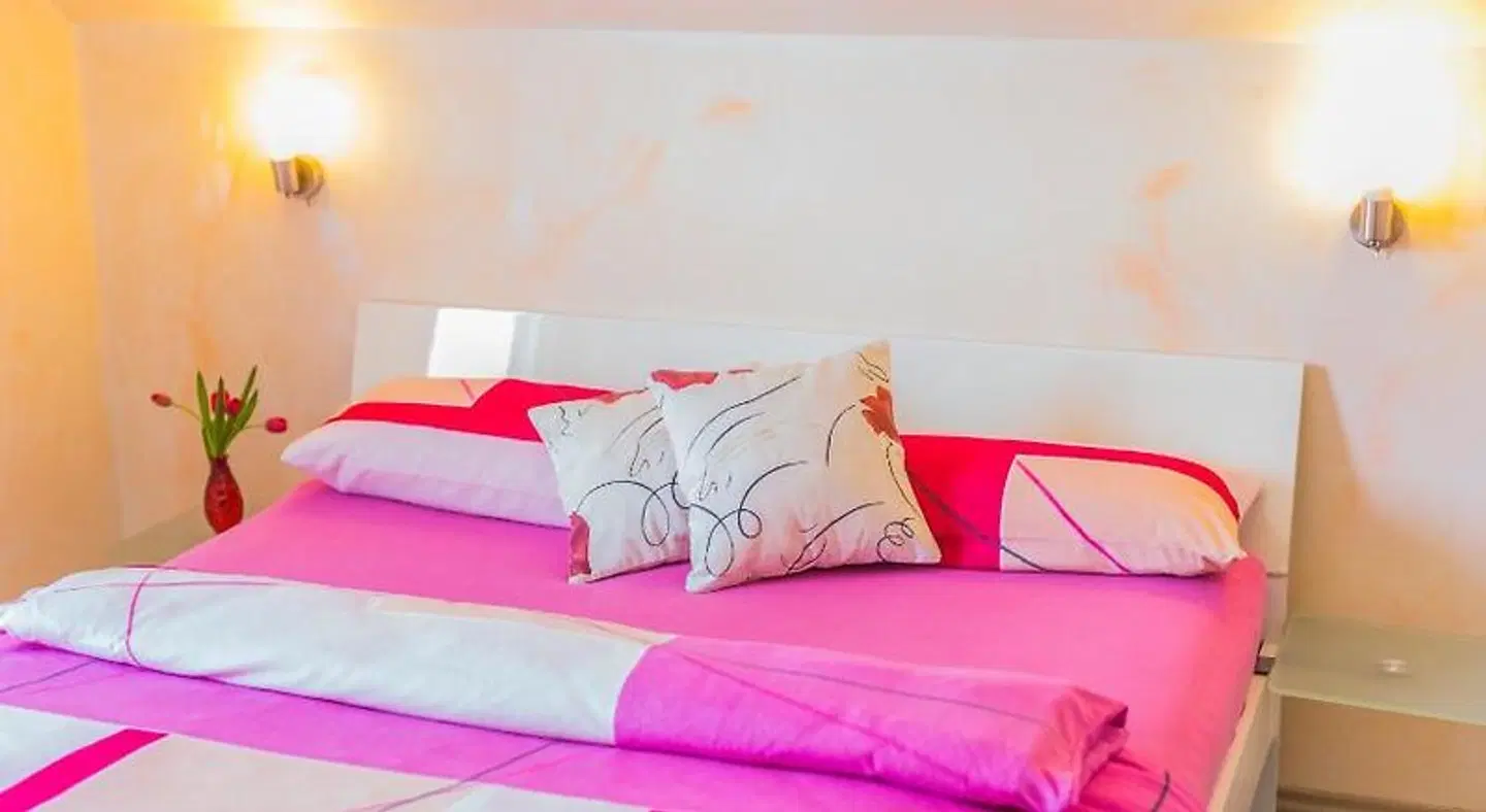 Kuhn ROOM_EXAMPLE