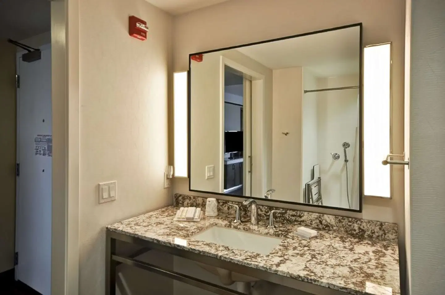 Hilton Garden Inn Detroit Troy Badezimmer