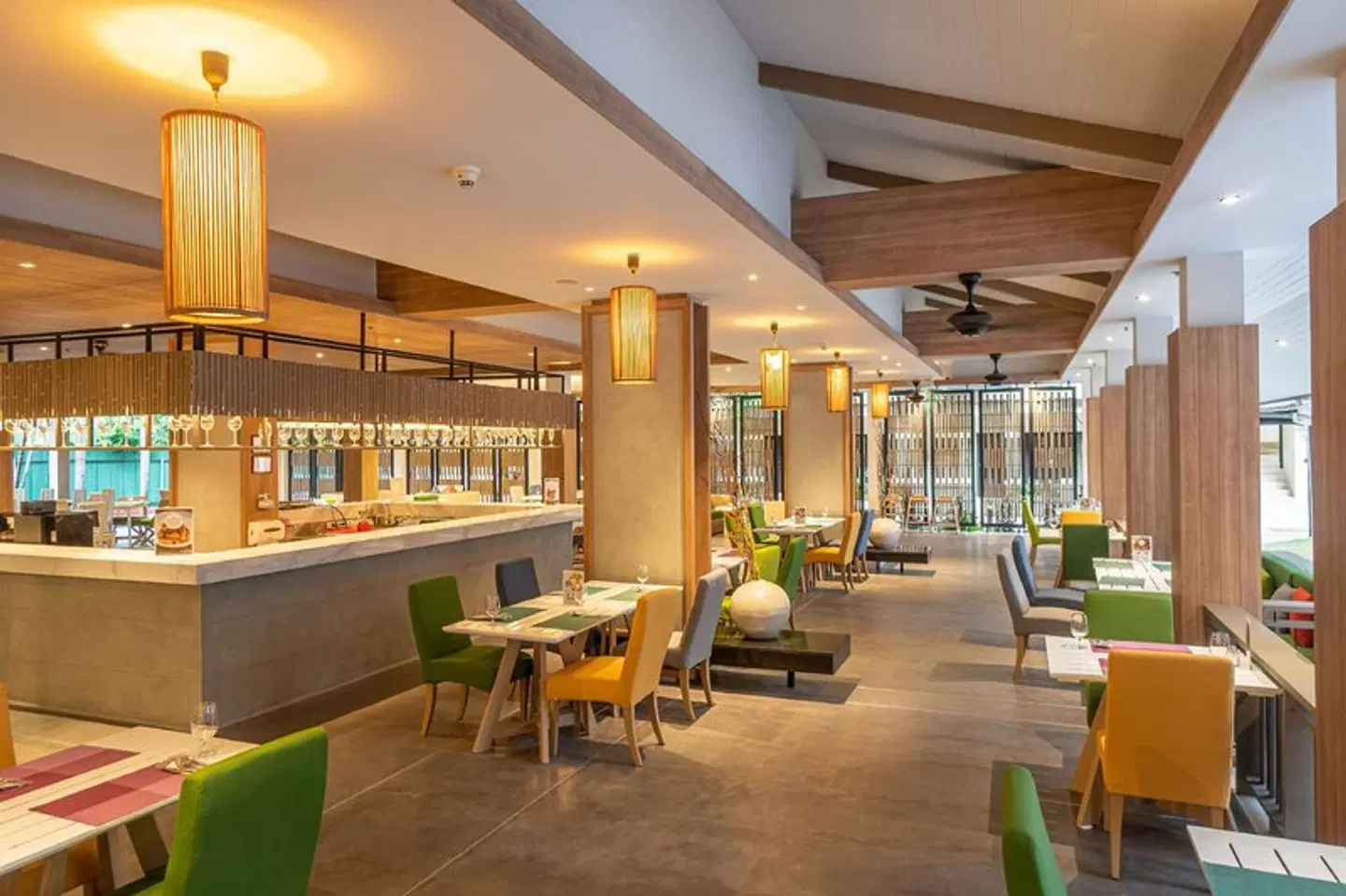Radisson Resort and Suites Phuket Bar