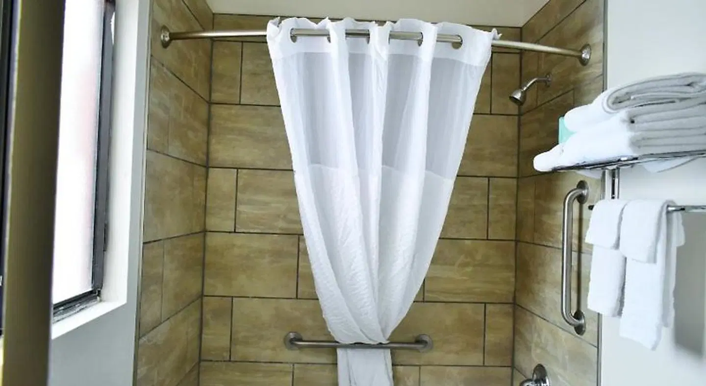 Knights Inn Page HEALTH_BEAUTY