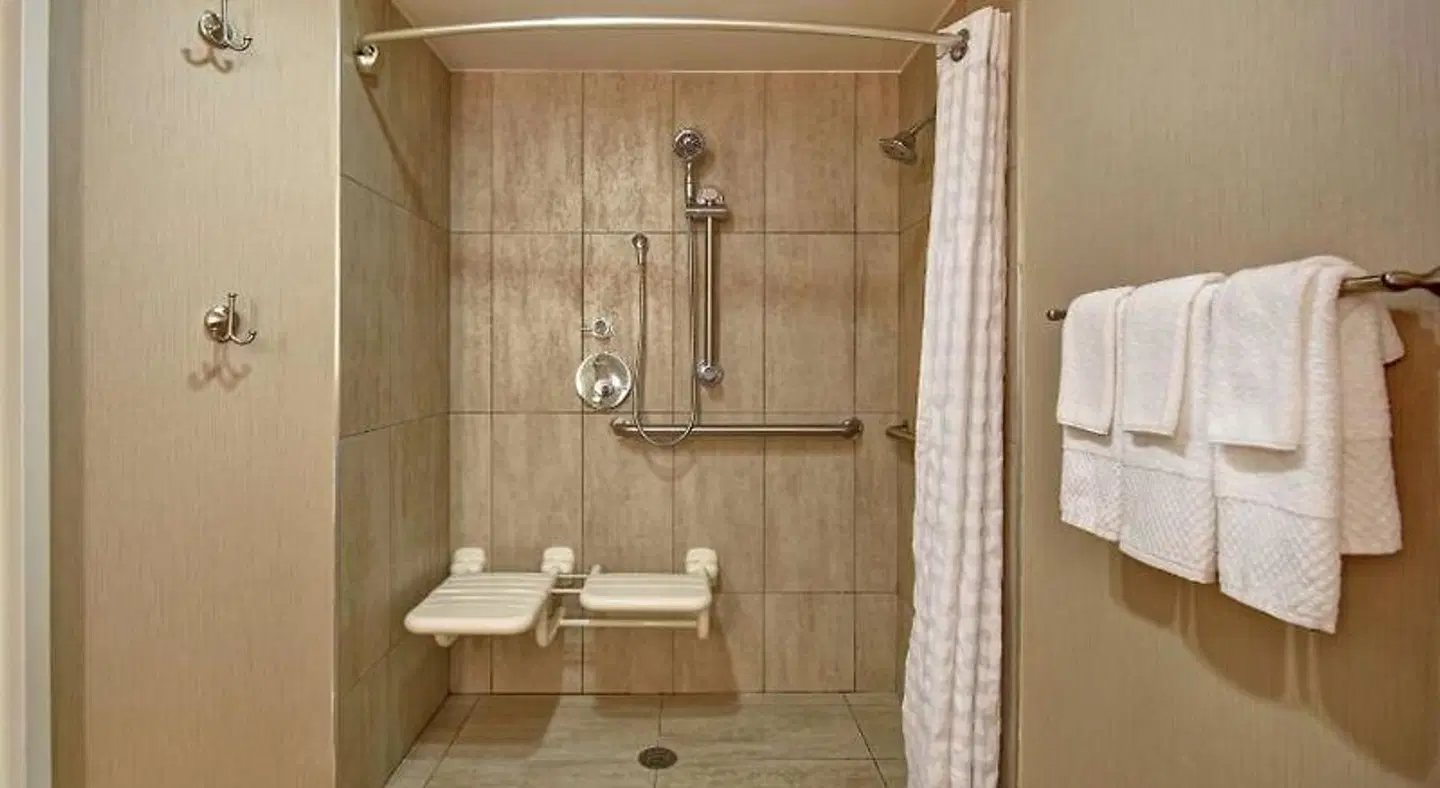 Embassy Suites by Hilton Montgomery - Hotel & Conference Center Badezimmer
