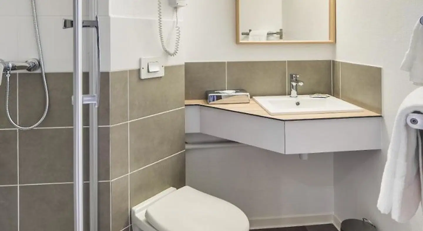 Carré Pau Airport Hôtel Badezimmer