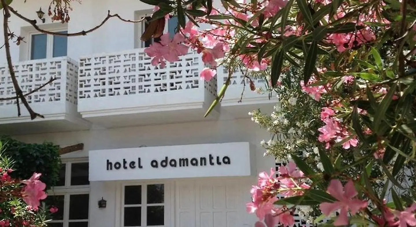 Adamantia EXTERIOR