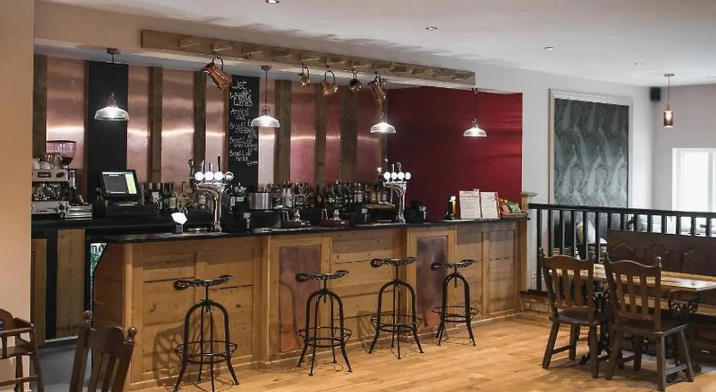 Healing Manor Hotel Bar