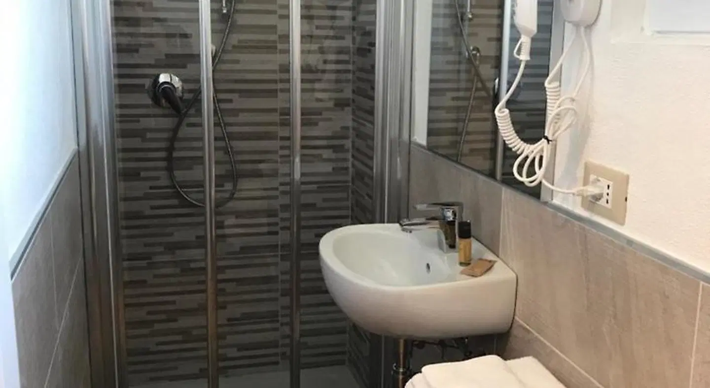 Hotel Cambogia Badezimmer