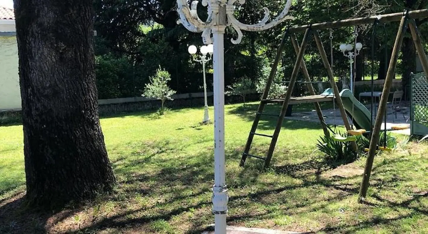 Le Parc aux Cedres Garten