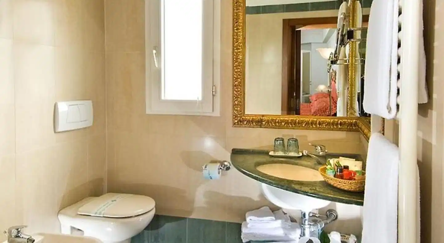 Hotel Des Nations Badezimmer