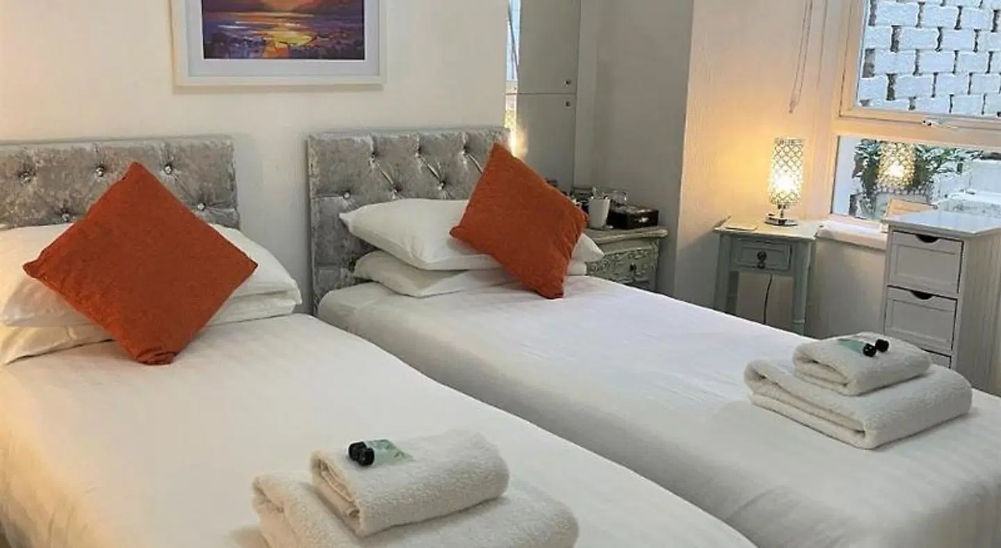 Babbacombe Palms ROOM_EXAMPLE