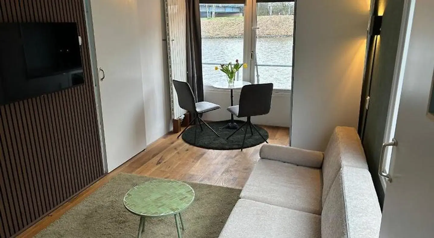 Robshouseboat centre ROOM_EXAMPLE