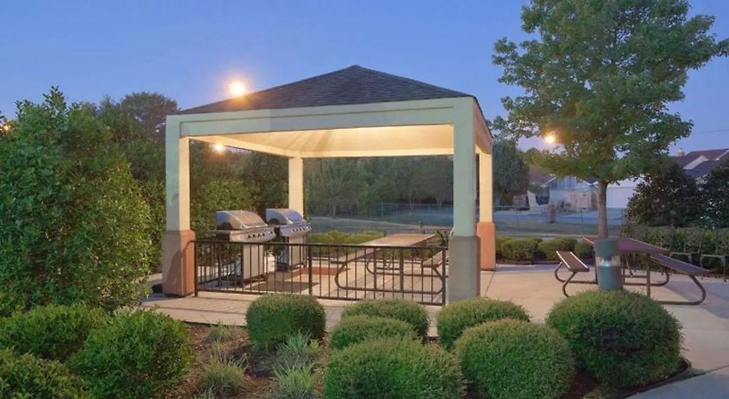 Sonesta Simply Suites Huntsville Research Park Terrasse