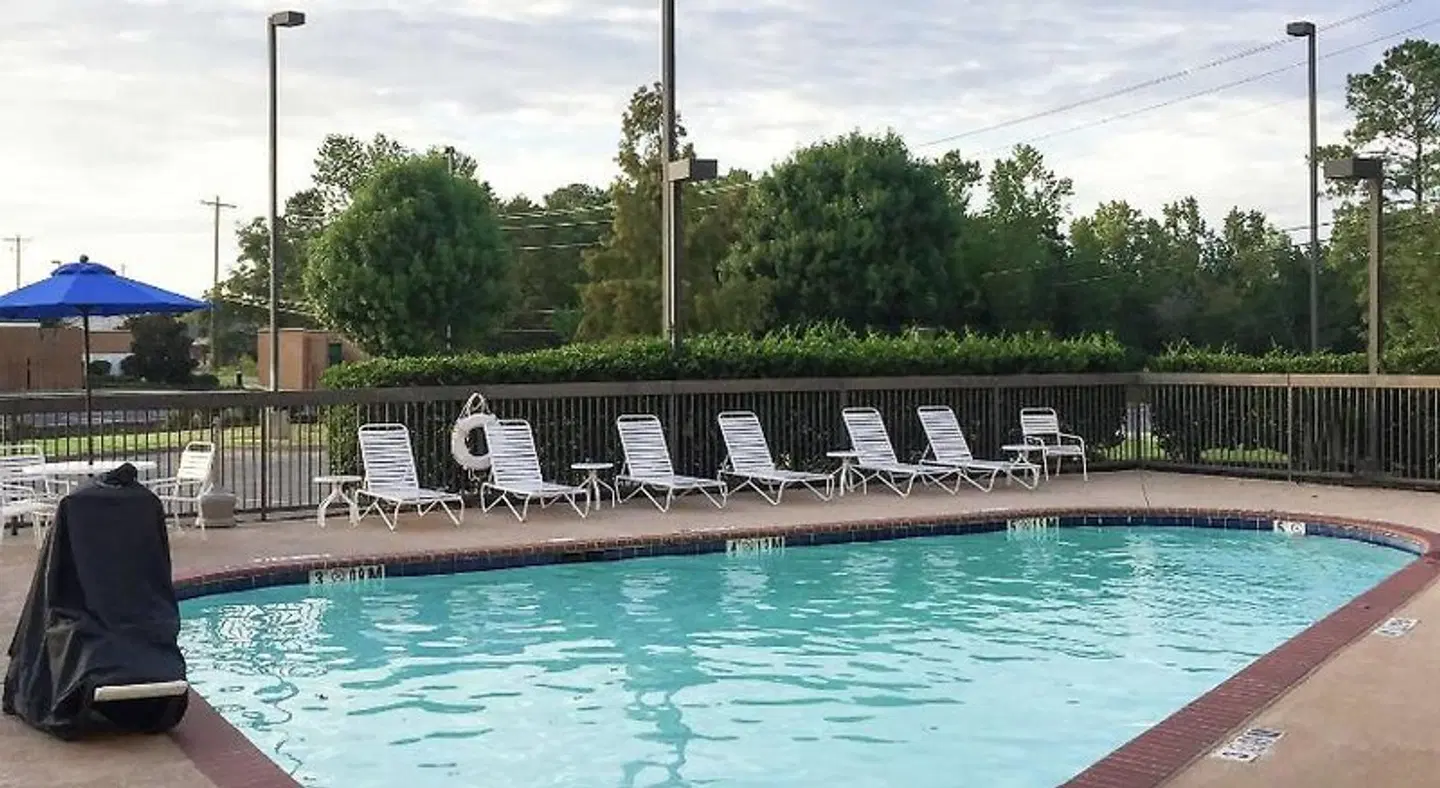 Hampton Inn Troy OUTDOOR_POOL