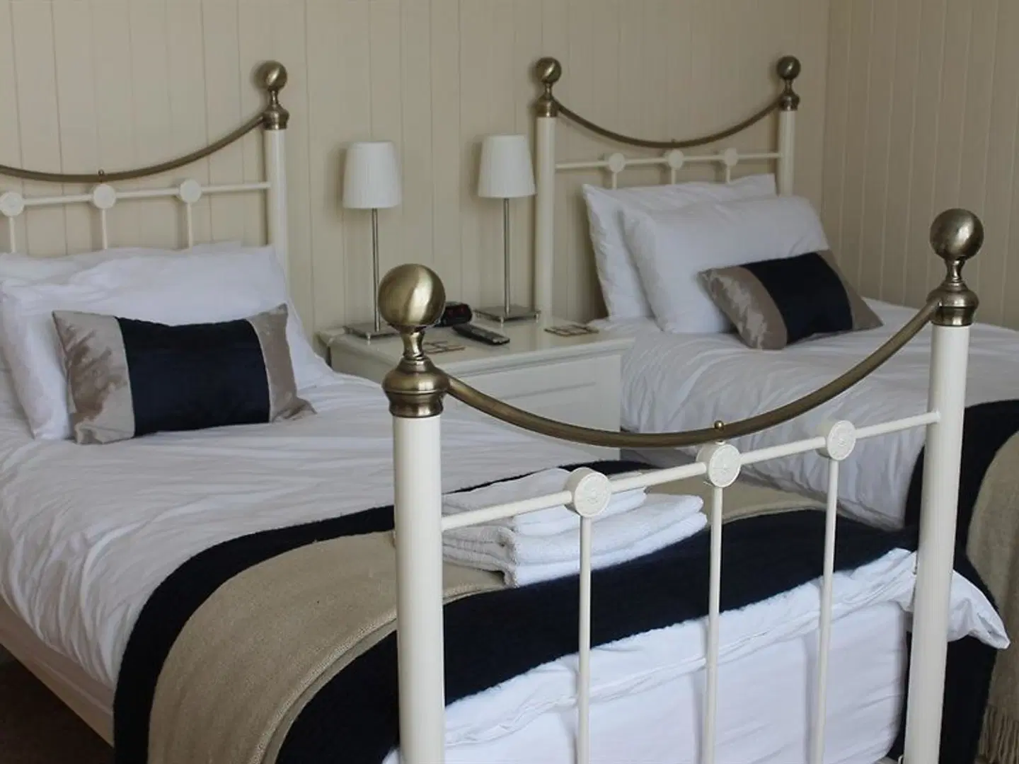 Ashbury Bed & Breakfast ROOM_EXAMPLE