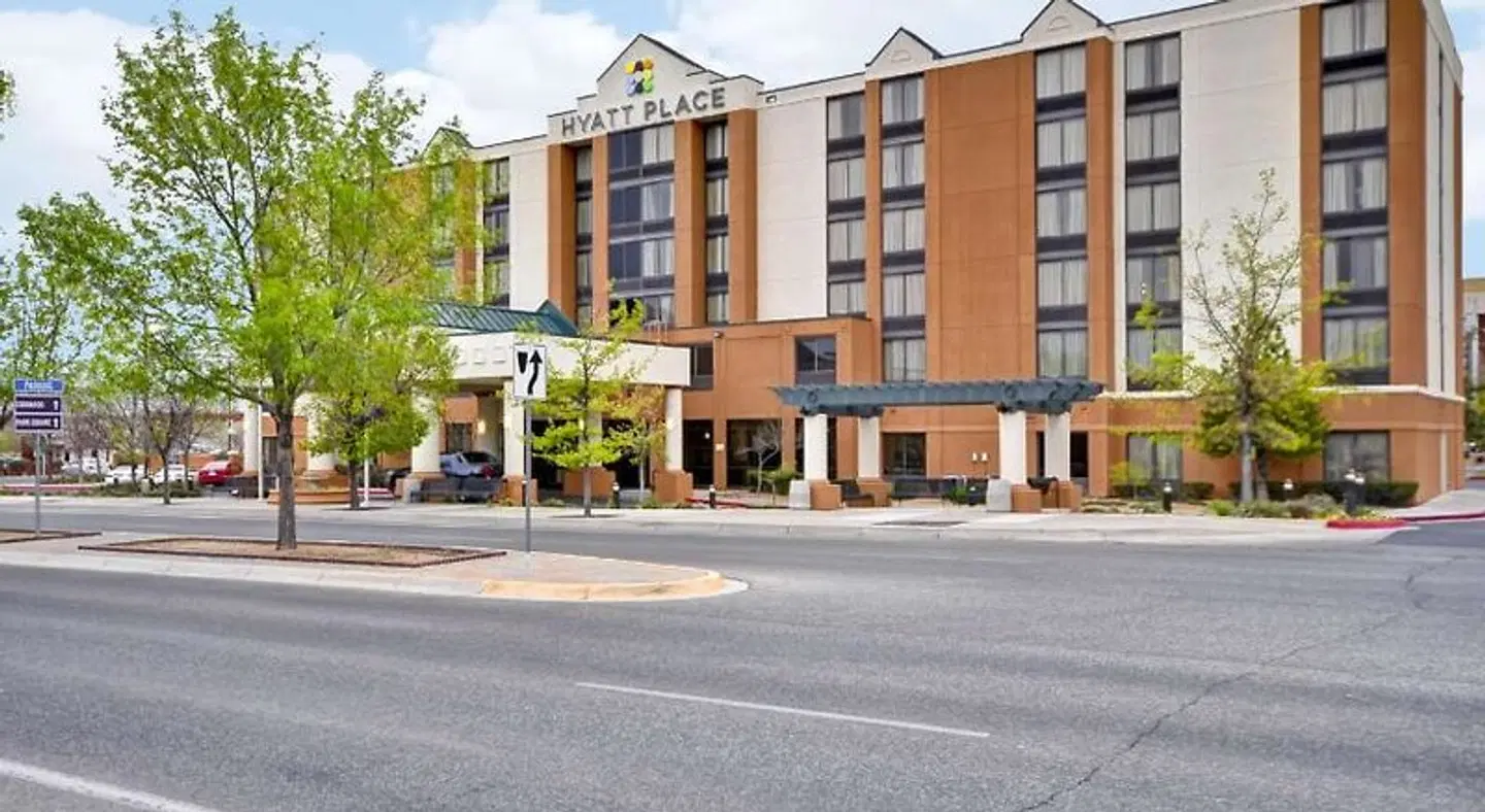 Hyatt Place Albuquerque/Uptown EXTERIOR
