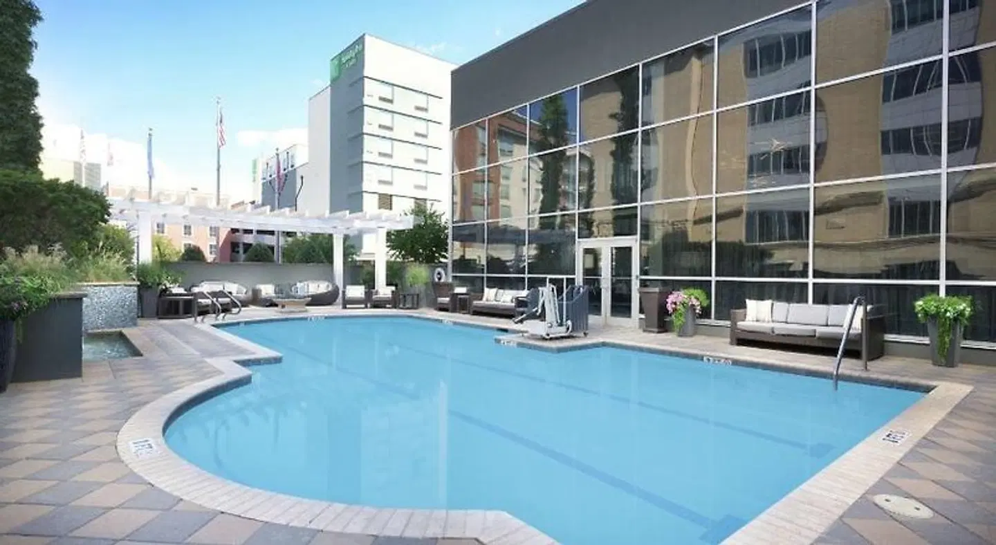 DoubleTree by Hilton Chattanooga Downtown OUTDOOR_POOL