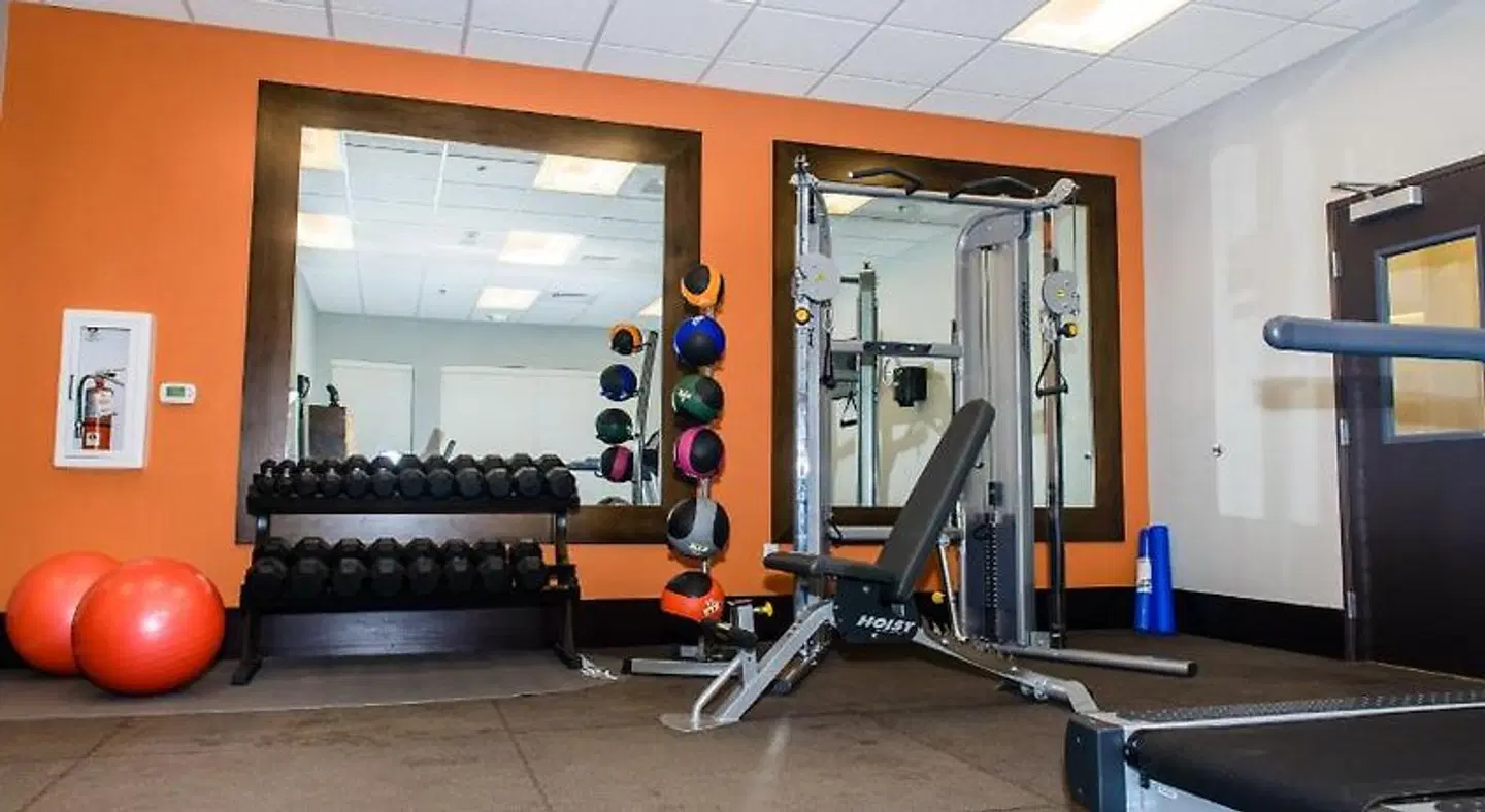 Holiday Inn Express & Suites Austin NW - Arboretum Area by IHG SPORTS_AND_LEISURE