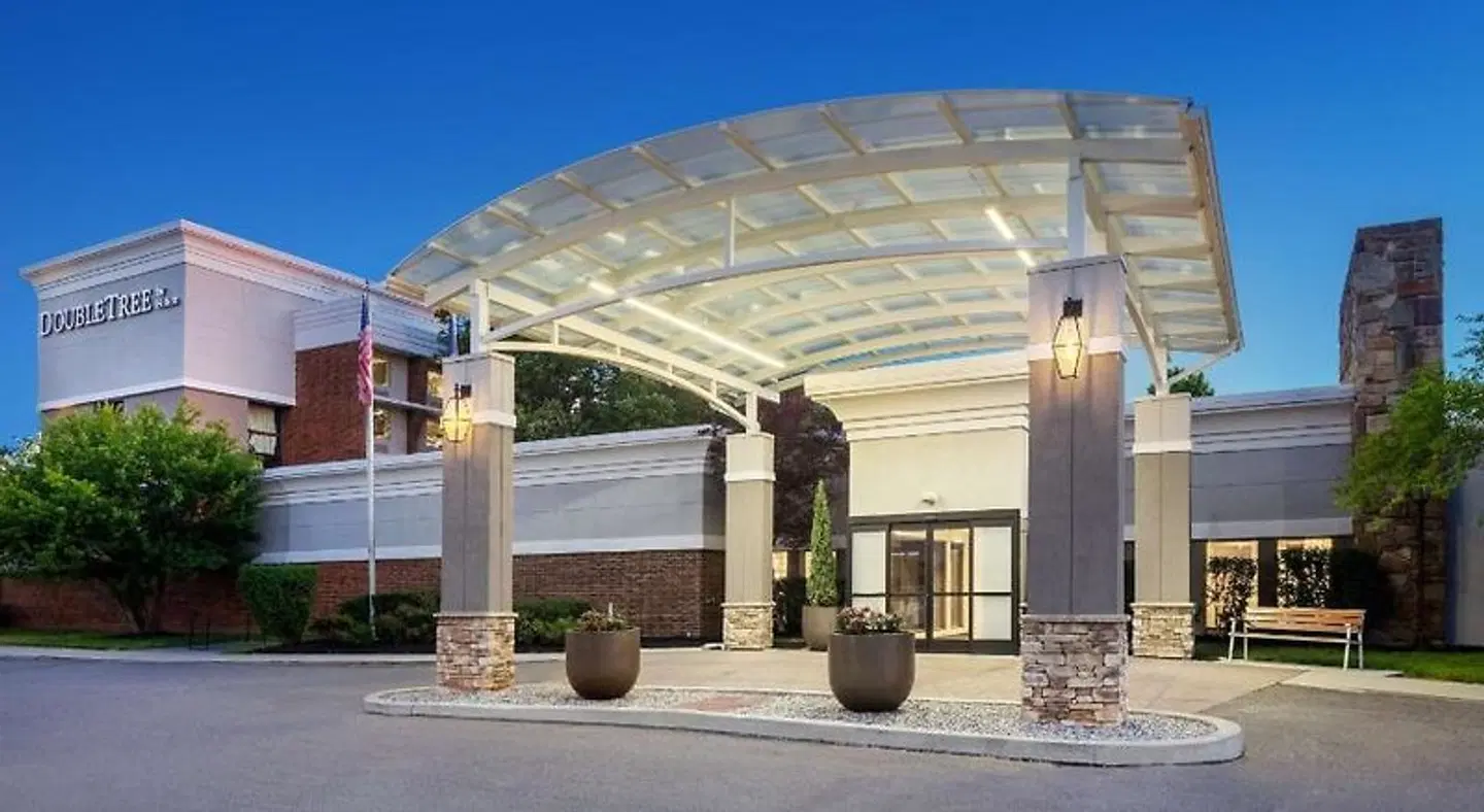 DoubleTree by Hilton Ann Arbor North EXTERIOR