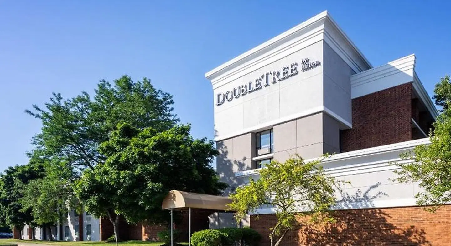 DoubleTree by Hilton Ann Arbor North EXTERIOR