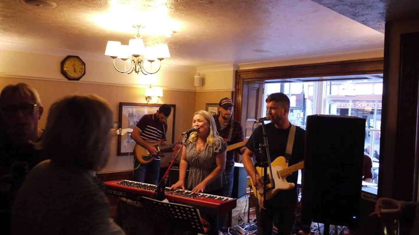 The Red Lion Hotel PEOPLE
