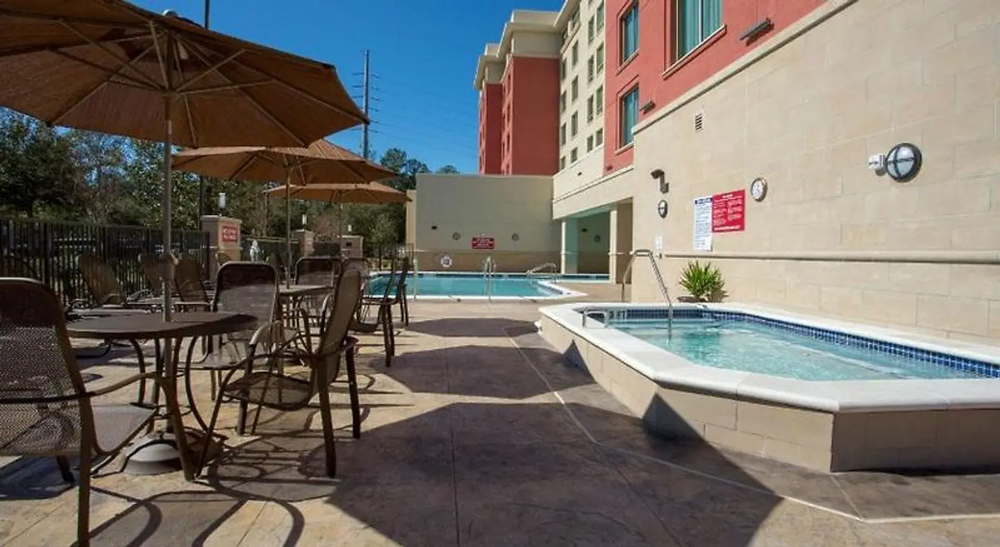 Drury Inn & Suites Gainesville OUTDOOR_POOL