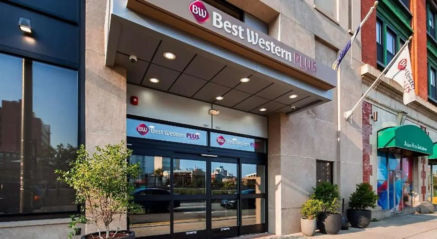 Best Western Plus Philadelphia Convention Center Hotel EXTERIOR