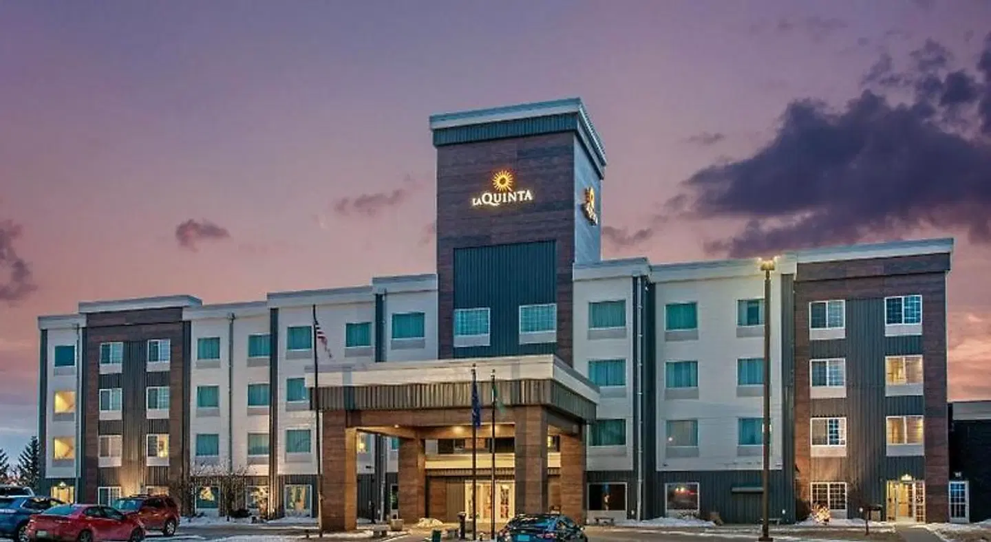 La Quinta Inn & Suites by Wyndham Bismarck EXTERIOR