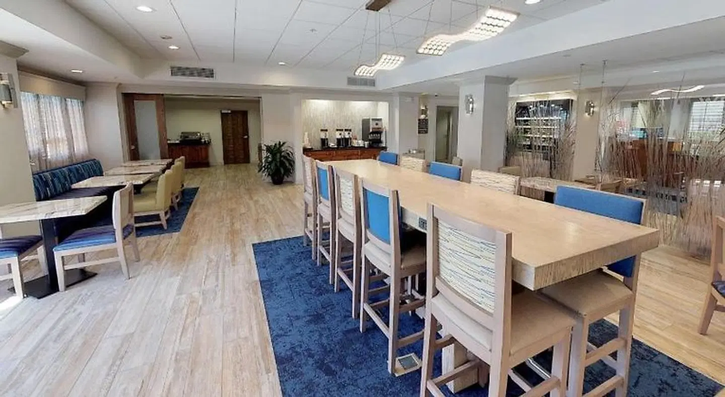 Hampton Inn St. Simons Island Bar