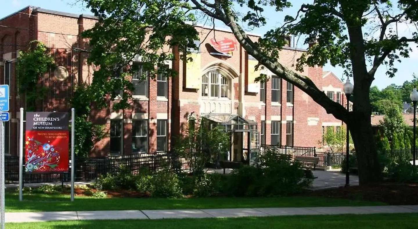 Hampton Inn Dover EXTERIOR